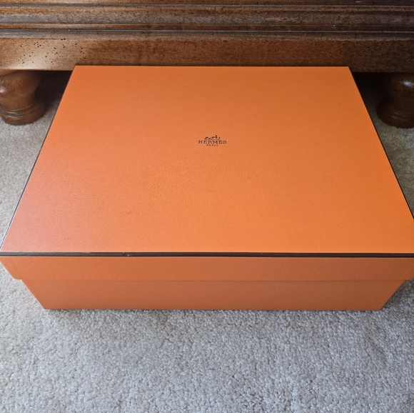 Hermès Orange Box medium size Gift Box 
No call outs - Picture 3 of 4